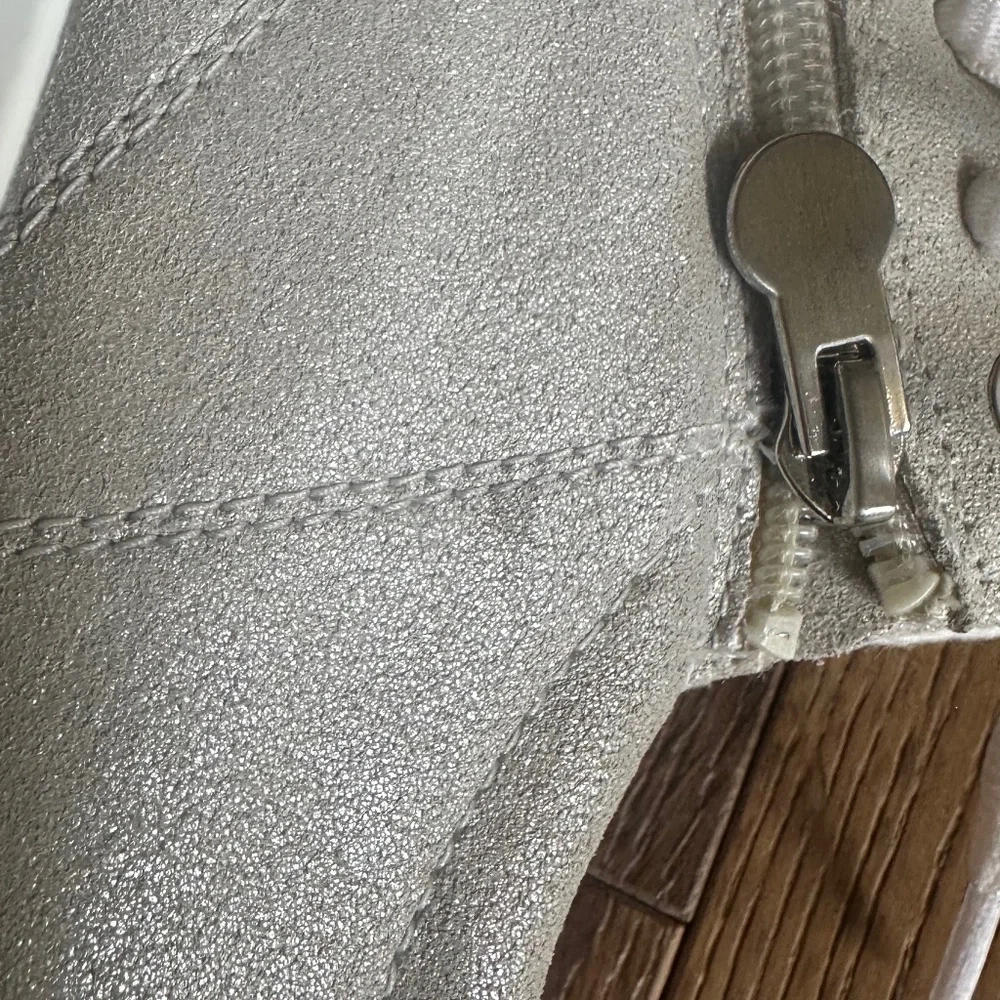 Munro Sutton Sneaker Metallic Silver White Zip Comfort Shoe 9WW Wide Width